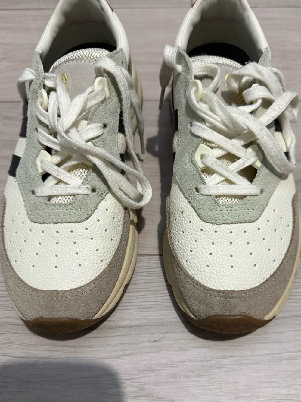 Women’s Gola Leather & Suede Lace-Up Sneakers White, Tawny, Gray Size 7.5